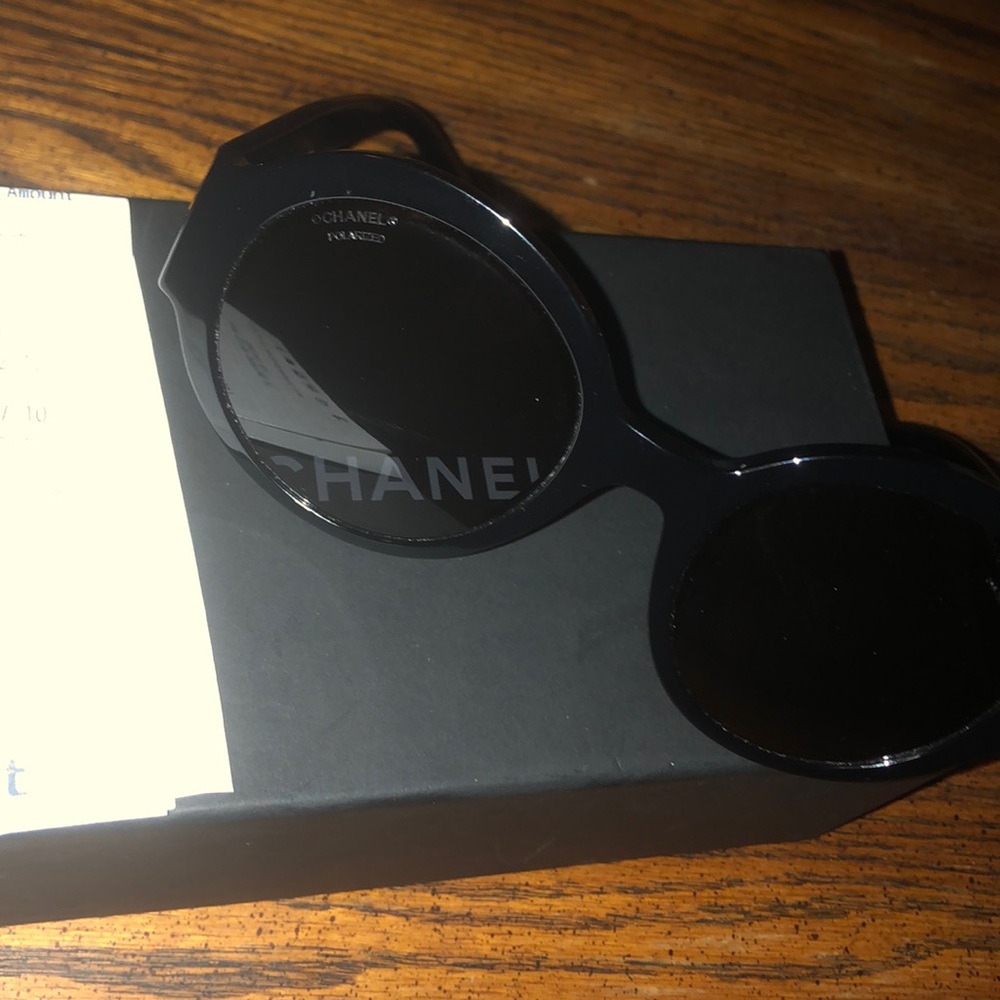 Chanel Unisex Sunglasses 100% Authentic - Picture 8 of 8